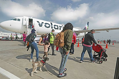 Pasajero de vuelo Volaris intenta desviarlo hacia Estados Unidos