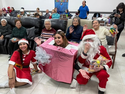 Navidad en el Club de los Abuelos por el DIF Torreón.