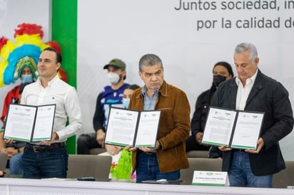 La estrategia de apoyos sociales fue firmada por alcaldes de casi todos los municipios de Coahuila, además de otros personajes.