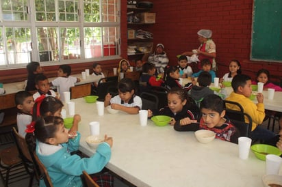 Dentro de los beneficios que obtenían los menores estaba el contar con un desayuno nutritivo.