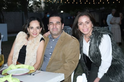 Leticia Bravo, Ernesto Rosales, María Elena López.