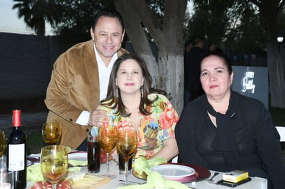 Fernando Craviotto, Aidé Flores y Lucía.