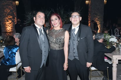 Felipe Valenzuela, Ruth Gurrola, Héctor Valenzuela.