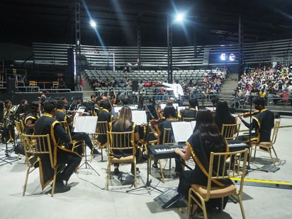 Causa. Los jóvenes de la Orquesta Filarmónica DIME, dieron un concierto para los niños afectados por la guerra en Ucrania.