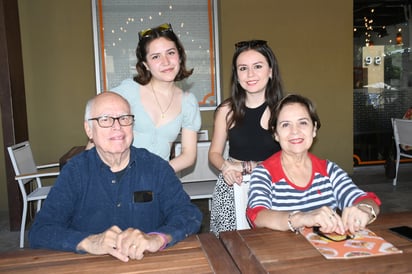 José Torres, Rosaura Emery, Sofía Torres  y Valeria Torres (EL SIGLO DE TORREÓN/FERNANDO COMPEÁN) 