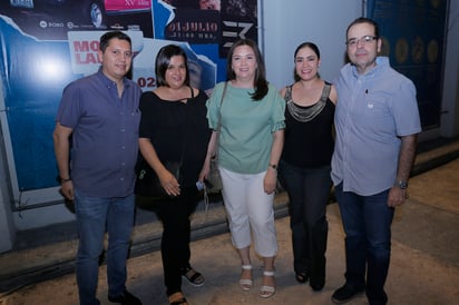 Alejandro Guereca, Gloria Pérez, Diana Zamarripa, Angelina de Silveyra y Alberto Silveyra (EL SIGLO DE TORREÓN/FERNANDO COMPEÁN) 