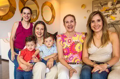 Adelina, Ana, Christa, Olga, Santiago y Patricio.