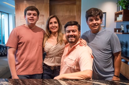 Alberto y Olga con sus hijos Beto y Diego. 