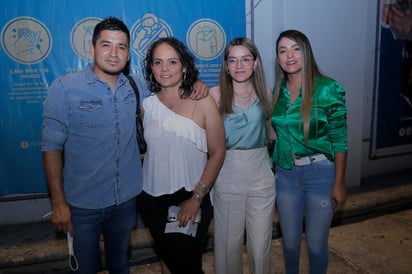 Daniel Caldera, Patricia Caldera, Cassandra Caldera y Priscila Villanueva / FOTO:  Fernando Compean