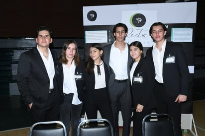 Bernardo, Mónica, Ana Cris, Patricio, Ana y Alexis.
