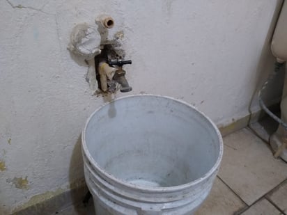 Señalan que desde hace semanas se han quedado prácticamente sin suministro de agua potable.