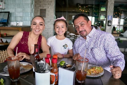 Wendy Brizeño, Chantal Romero y Rodolfo Romero (EL SIGLO DE TORREÓN/EDUARDO RUIZ) 