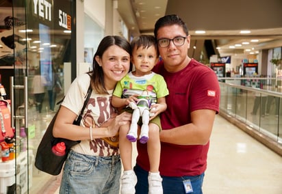 Karen Saucedo, Andry José y Martín Almeida.