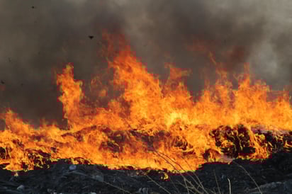 La madrugada del pasado 29 de marzo se reportó el fuego en el relleno sanitario.