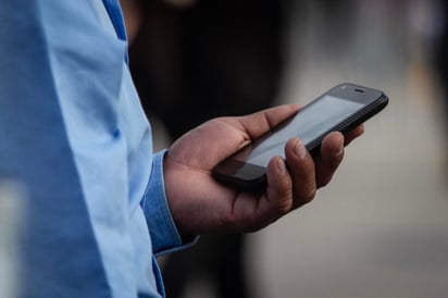 También en redes sociales se promueven diariamente resultados de sondeos y encuestas, en algunos se destacan a personajes. (EL SIGLO DE TORREÓN)