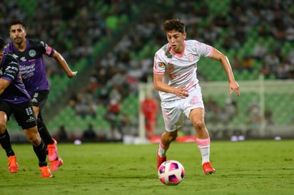 Jordan Carrillo dio el salto al futbol europeo y jugará a préstamo con el Sporting de Gijón de la Segunda División española.
