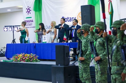 Durante el evento estuvieron presentes autoridades municipales y estatales, presidentes de otros clubes de nuestro distrito 4110, así como elementos de la banda de Guerra y escolta de la onceava región militar, a cargo de los
honores al lábaro patrio.