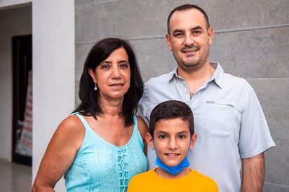 Rogelio Garza, Adriana Barroso y Rogelio Garza Jr (EL SIGLO DE TORREÓN/ERICK SOTOMAYOR)