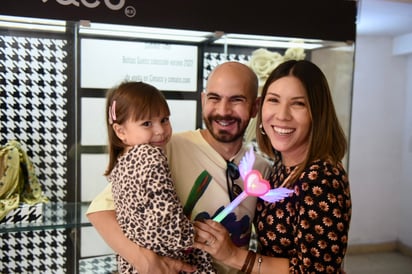 Dinira Larrotta, Luis David Pérez y Julieta Pérez Larrotta (EL SIGLO DE TORREÓN/ERICK SOTOMAYOR)