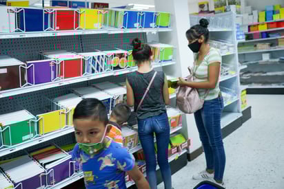 Los negocios deben cuidar sus aforos, a fin de que no se exceda el número de clientes en el interior. (EL SIGLO DE TORREÓN)