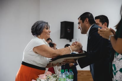 Reconocimiento del Foro de Abogados Sampetrinos A.C. a la Licenciada Ana María Gómez Garza, por su destacada carrera como abogada y fundadora de dicho foro, por parte del Presidente Municipal el Lic. David Ruiz Mejía, Lic. María Fernanda Ávila González Presidenta de dicha asociación y del Lic. Carlos de Lara Mcgrath, Magistrado Presidente de la Sala Regional (CORTESÍA) 