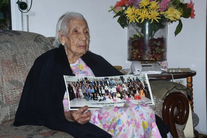 Su familia en conjunto, logran sumar más de 100 personas en un recinto durante sus festejos. (FERNANDO COMPEÁN)