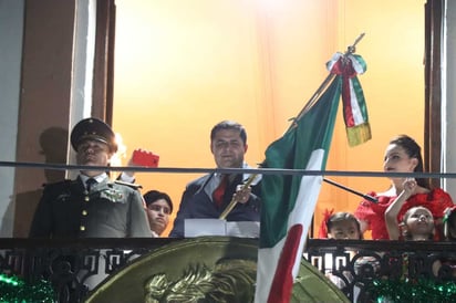 En punto de las 22:30 horas fue cuando el alcalde de Lerdo, Homero Martínez Cabrera, dio el grito de Independencia.