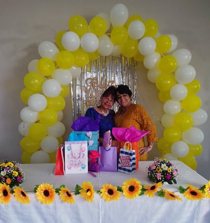 Alicia Villalobos y Sandra (CORTESÍA)