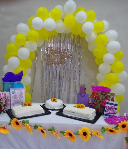Los invitados degustaron de un deliciosos pastel casero (CORTESÍA)