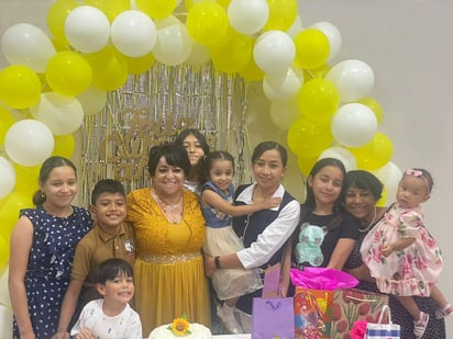Betsy, Isaac, Miguel, Sandra Villalobos, Larissa, Aislinn, Claudia Villalobos, Kelly, Irma y Samara (CORTESÍA)