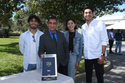 Alumnos de la carrera de arquitectura de la UAL (EL SIGLO DE TORREÓN/FERNANDO COMPEÁN)