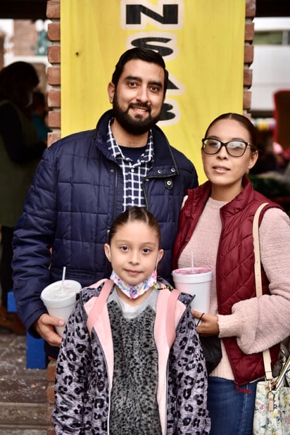 Adrián Mtz. González, Renee Martínez e Isaela Dorado (EL SIGLO DE TORREÓN/ERICK SOTOMAYOR)