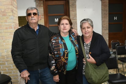 Pedro Luévano, Correa Susana y Lourdes González Bustamante (EL SIGLO DE TORREÓN/FERNANDO COMPEÁN) 