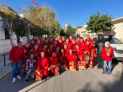 Danza Sagrada Familia es un grupo de mujeres danzantes que se fundó en el 2018. Son habitantes de la Rosita y el Campestre de Gómez Palacio (EL SIGLO DE TORREÓN/DANIELA CERVANTES)