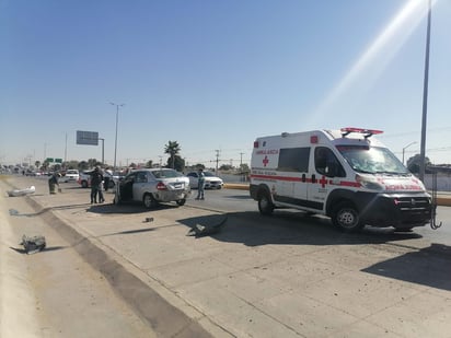 La conductora lesionada rechazó ser trasladada a un hospital. (EL SIGLO DE TORREÓN)