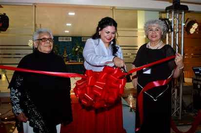 En compañía de amigos, familiares e integrantes del sector salud en la región, fue inaugurado Gere OM. (Foto: EDIE RUIZ / EL SIGLO DE TORREÓN)