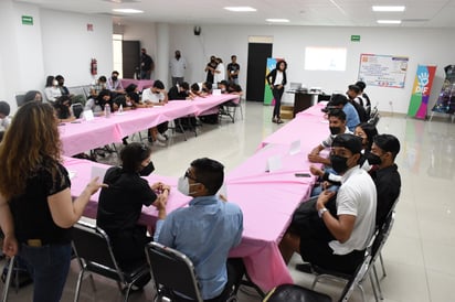 El programa también va en beneficio de menores de edad que cumplen con los requisitos. (Foto: GUADALUPE MIRANDA / EL SIGLO DE TORREÓN)