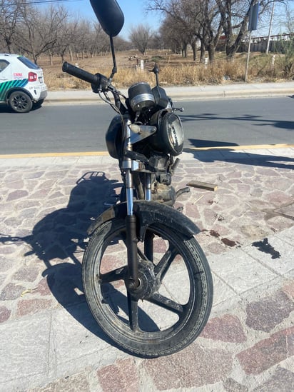 La motocicleta fue trasladada a un corralón para su resguardo. (EL SIGLO DE TORREÓN)