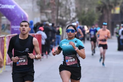 Los atletas tomaron las principales calles de Torreón, para formar parte en las pruebas atléticas. (FERNANDO COMPEÁN)