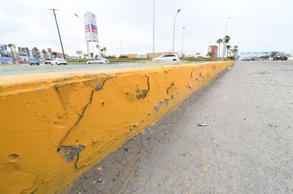 Dañada
La pintura de la cordonería
presenta daños y cuarteaduras, lo
cual evidencia falta de
mantenimiento al lugar. (FERNANDO COMPEÁN)