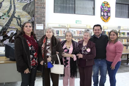 Blanca Domínguez, Fita Priego de Braham, Irma Leyva Ramos, Antonia Priego Estrada, Alejandro Peralta y Karla Cárdenas (CORTESÍA)