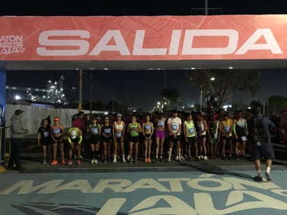 Los aproximadamente 5 mil corredores que tomaron la salida prometen una prueba espectacular. (FERNANDO COMPEÁN)