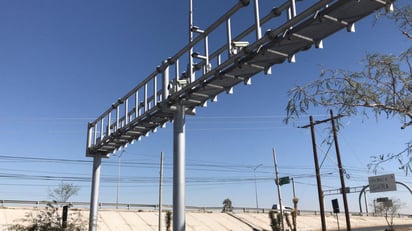 Ya arrancó la operación de nueve arcos de seguridad, de los 19 que serán en total en Torreón. (FERNANDO COMPEÁN)