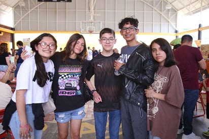 Aimeé, Fernanda, Raúl, Jacob y Yanela.