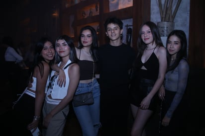 Paula, Valeria, Arantxa, Nacho, Fanny Monse.