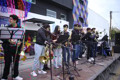 Los estudiantes presentaron un festival con varias participaciones de música y bailes. (Foto: VAYRON JOETAM ALFONSO / EL SIGLO DE TORREÓN)