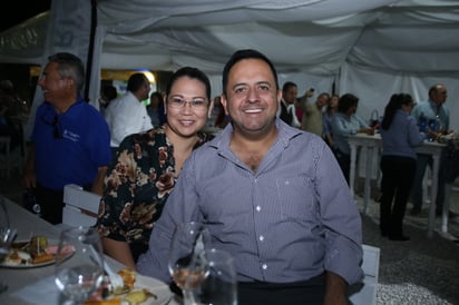 Gloria Chong y Chuy Delgado.