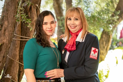 Ana María Valdés con su hija Lupita Ochoa Valdés (EL SIGLO DE TORREÓN/ERICK SOTOMAYOR FOTOGRAFÍA)