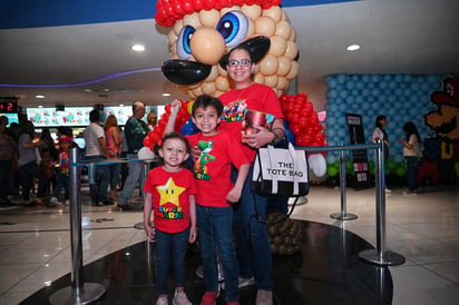 Janet de Flores, Santiago y Andrea Calvo (EL SIGLO DE TORREÓN/EDDIE RUIZ)