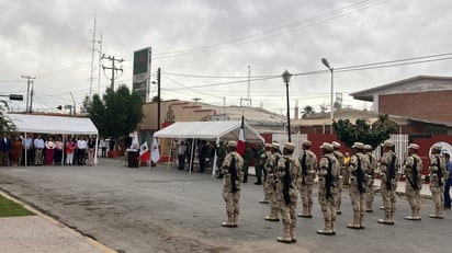 Se contó con la participación de la escolta y banda de guerra de la onceava Región Militar. (Foto: MARY VÁZQUEZ / EL SIGLO DE TORREÓN)